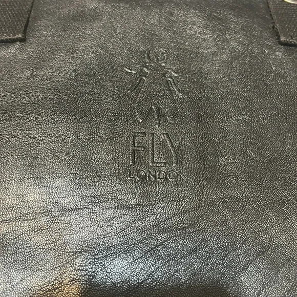 FLY London Black Leather Men's Bag with adjustable strap. - Picture 2 of 5